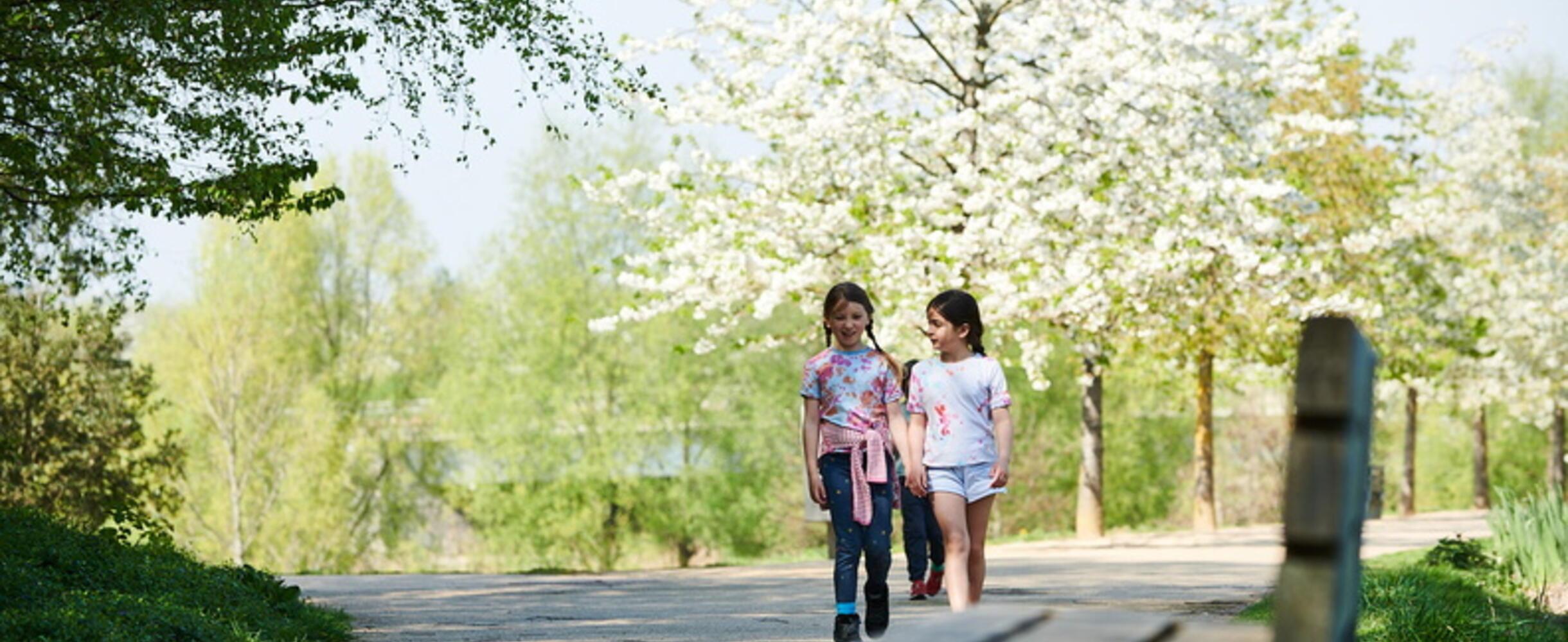 Children walking in the Park