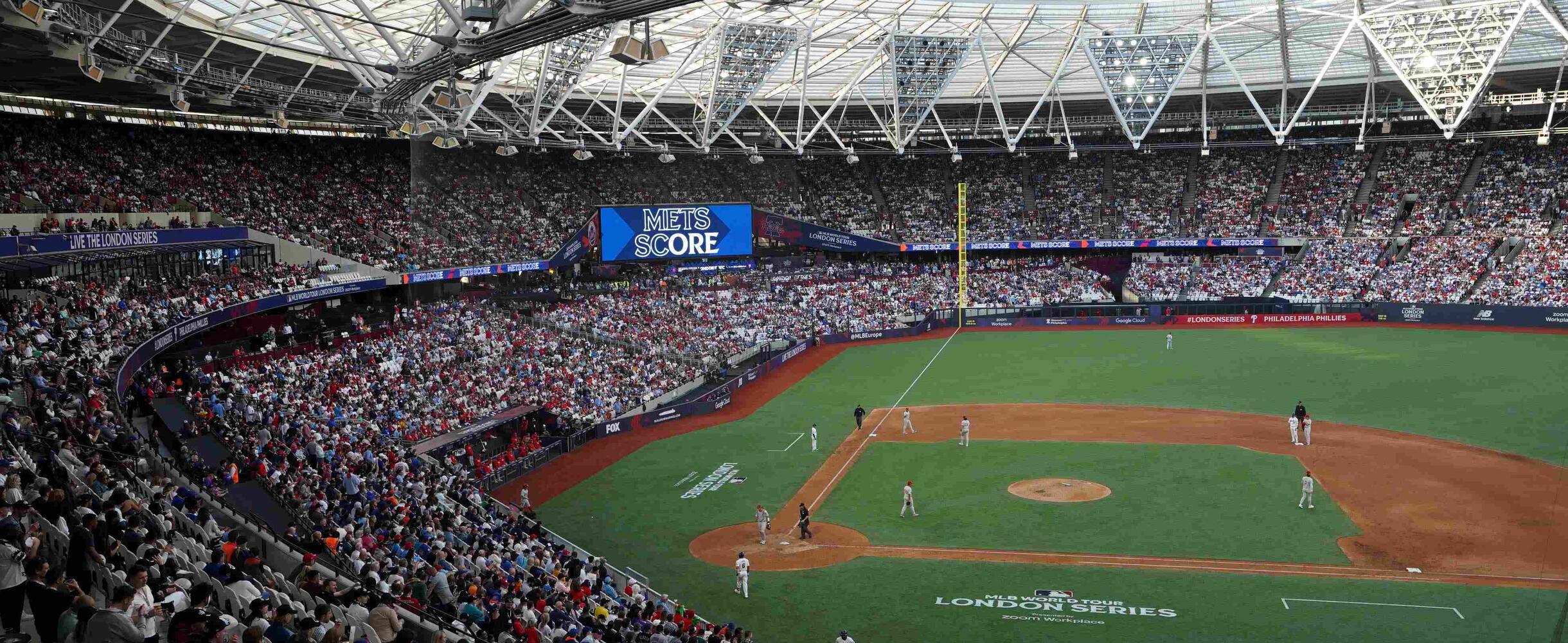 Image of crowds at MLB London Series 2024