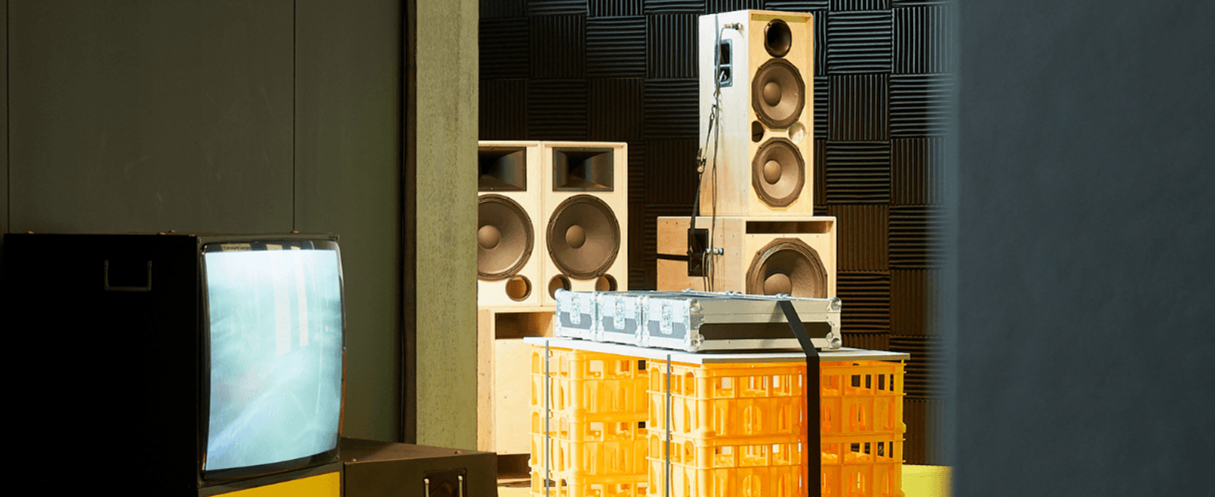 Installation of loudspeakers and monitor