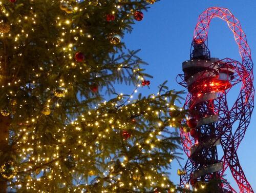 Christmas tree in foreground of ArcelorMittal Orbit