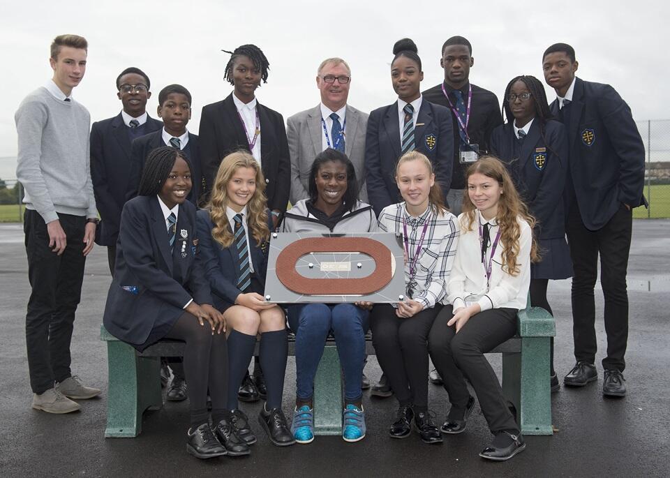 Christine Ohuruogu holding award 