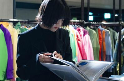 Guest interacting with exhibition - Photo by (c) ORLANDO CALLEGARO (1) (1).jpg