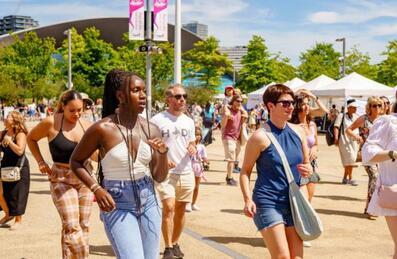 People dancing on the Park 