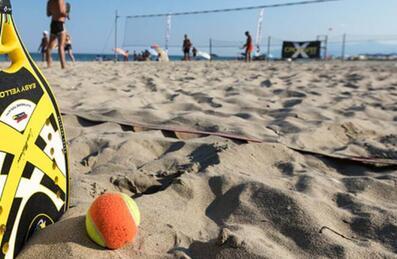 Beach Tennis racquet and ball