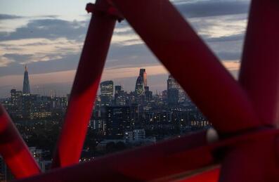 London skyline at night